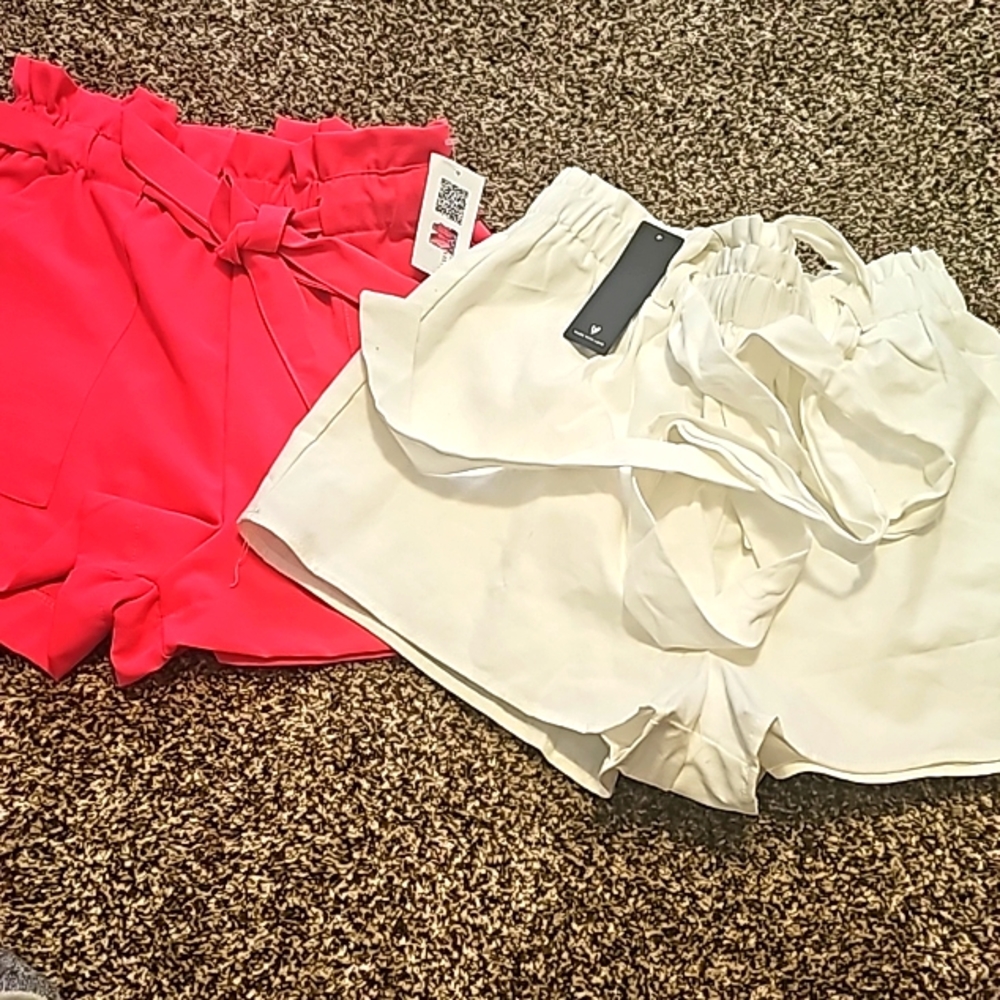 LADIES LOT OD 2 PAIR OF VERY NICE SHORTS READY FOR SPRING - Picture 1 of 7